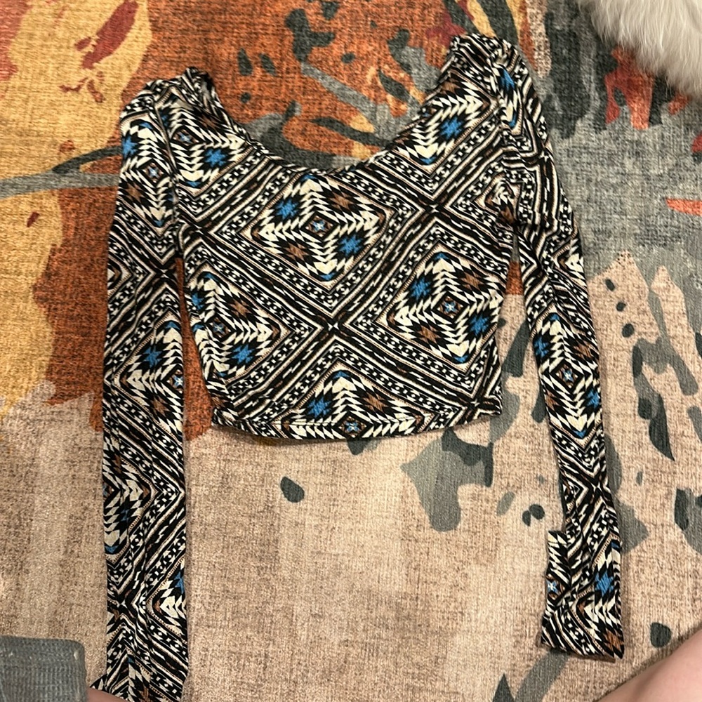 Long sleeve cropped top